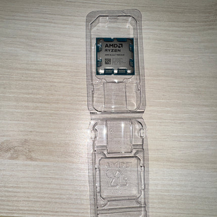 AMD Ryzen 7 9800X3D Tray CPU Prozessor AM5 8-Core 16-Thread 5,2 GHz