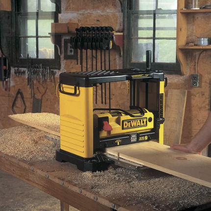 DEWALT DW733-QS 1800W Dickenhobel - Gelb/Schwarz