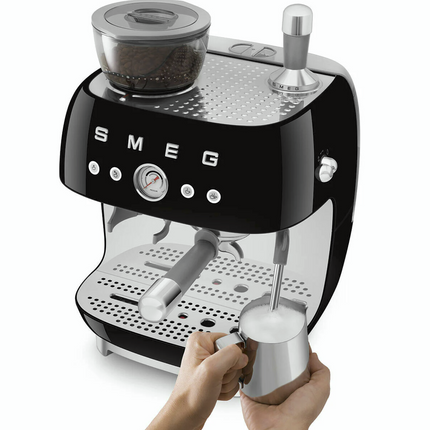 SMEG Espressomaschine mit integrierter Kaffeemühle Siebträger EGF03 schwarz