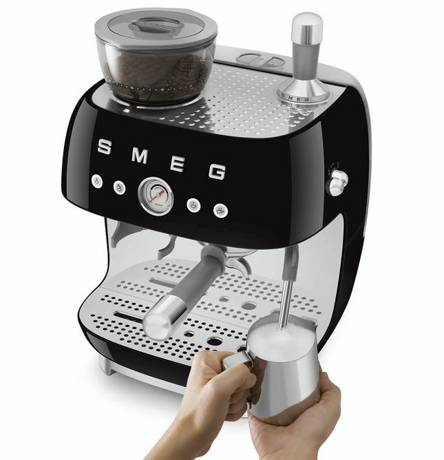 SMEG Espressomaschine mit integrierter Kaffeemühle Siebträger EGF03 schwarz