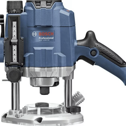 Bosch Oberfräse GOF 1250 CE Professional im Set im Karton